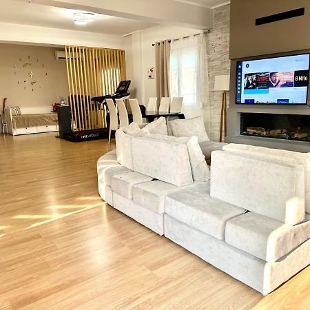 Cozy Apartment With Parking Near The City Center Atina Dış mekan fotoğraf