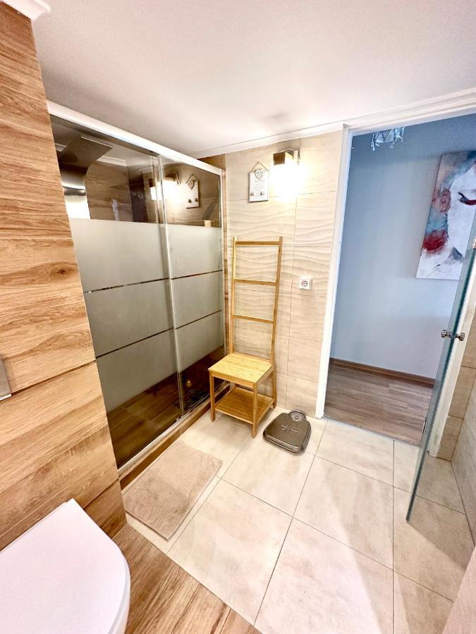 Cozy Apartment With Parking Near The City Center Atina Dış mekan fotoğraf