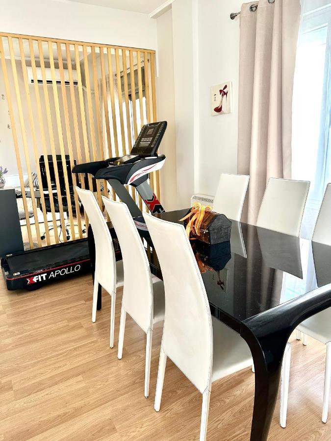 Cozy Apartment With Parking Near The City Center Atina Dış mekan fotoğraf